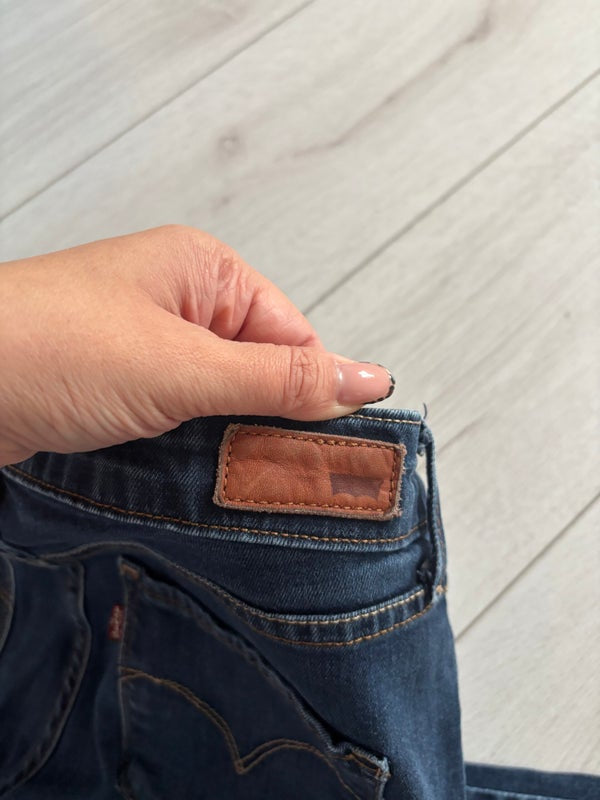 Levi's Classic Rise Slim Fit Jeans Size 29 Demi Curve — W29